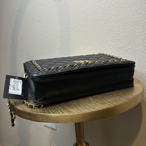 Badgley Mischka quilted black crossbody bag/gold chain, NWT - Picture 6 of 9
